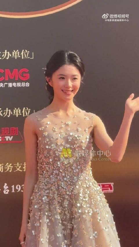 刘浩存亮相中国电影盛典红毯