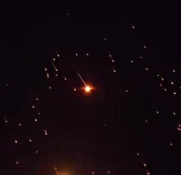 伊朗狮子座流星雨大战以色列萤火虫，铁穹真变铁穷了