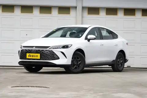 10万级家用混动轿车怎么选？秦PLUS DM对比吉利银河L6