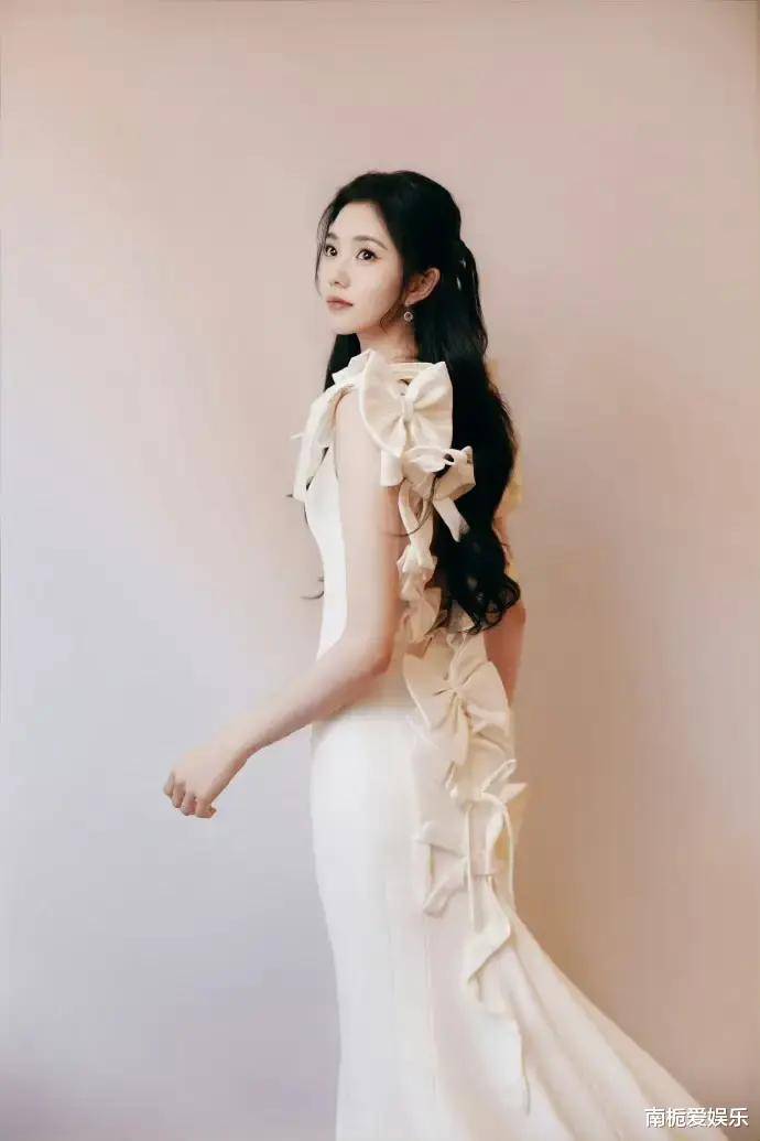 刘浩存直播惊艳全场！在逃公主造型美出新高度