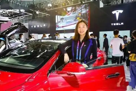 特斯拉FSD定档4月5日！30亿公里本土训练完毕，这次华为遇到硬茬