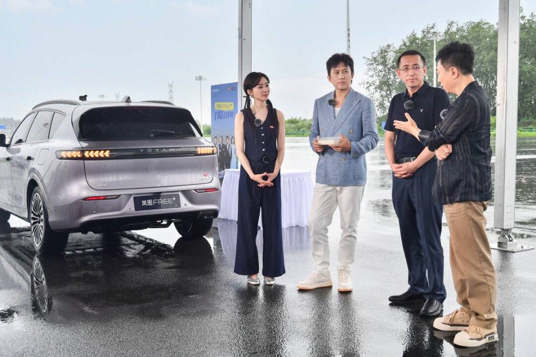 邓超“飞坡”直呼过瘾！岚图FREE+预售开启22.99万元起