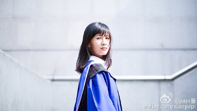 网红papi酱晒毕业照 穿硕士服美成一股清流-国际在线