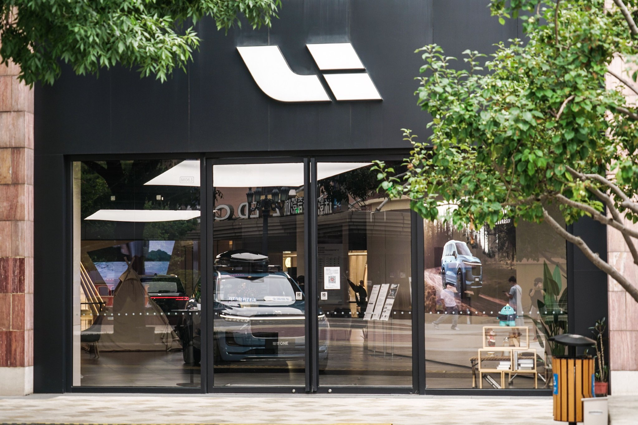 单纯卖车已不再奏效,李想的AI故事有几分成功可能?界面新闻　·　汽车