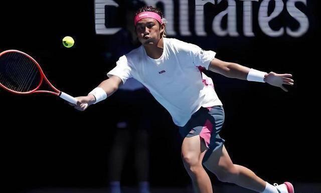 张之臻以0-2不敌法国选手马纳里诺张之臻世界排第52位