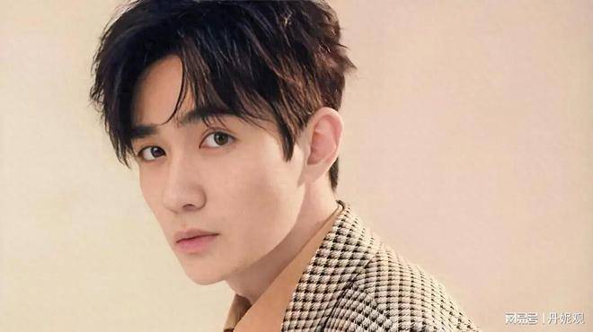 票房前十内娱男星，新生代刘昊然、易烊千玺入围，吴京300亿居冠