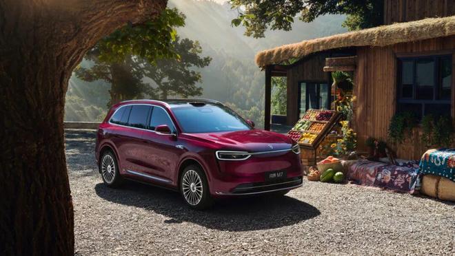 全新问界M7爆单，余承东紧急“辟谣”