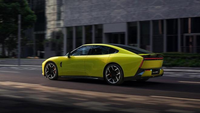 20.38 万起，焕新后的小鹏 P7 把智能轿跑的价值拉到了新高度