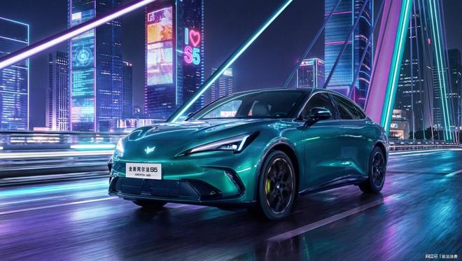 极狐全新阿尔法S5上市，以超低风阻与轿跑造型引领潮流