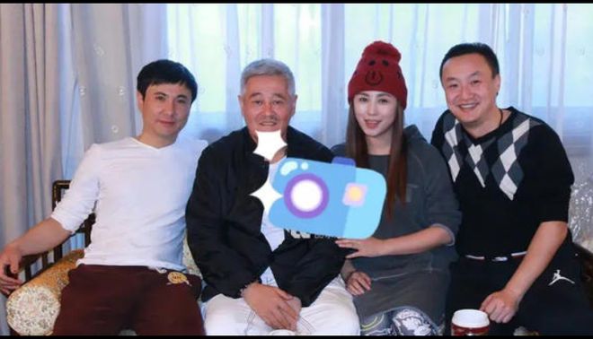 赵本山出席澳门国际喜剧节！马丽、宋小宝陪同，全场明星起立迎接