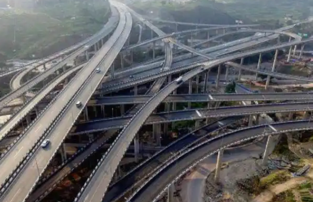 当特斯拉FSD遇上比亚迪天神之眼：中国智驾的全面崛起