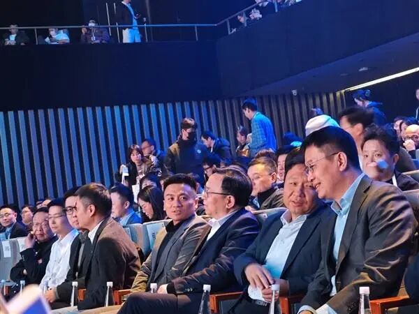 雷军邀请了小半个车圈：王传福、何小鹏、李想、张建勇、王辉等！网友：李斌、魏建军呢？