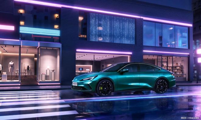 极狐全新阿尔法S5上市，智驾与性能双越级？