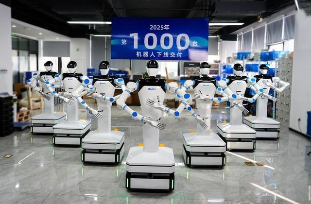   这是湖南睿图智能科技有限公司2025年第1000台机器人下线交付现场。（受访者供图）