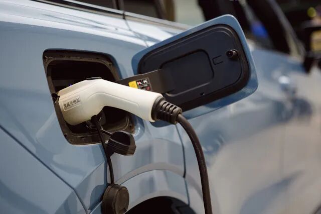 明年买新能源车恢复征税，车购税至少缴5％，一文帮你算清明年到底要交多少！