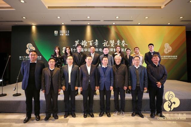 易烊千玺、张子枫获华语青年电影周年度新锐男、女演员