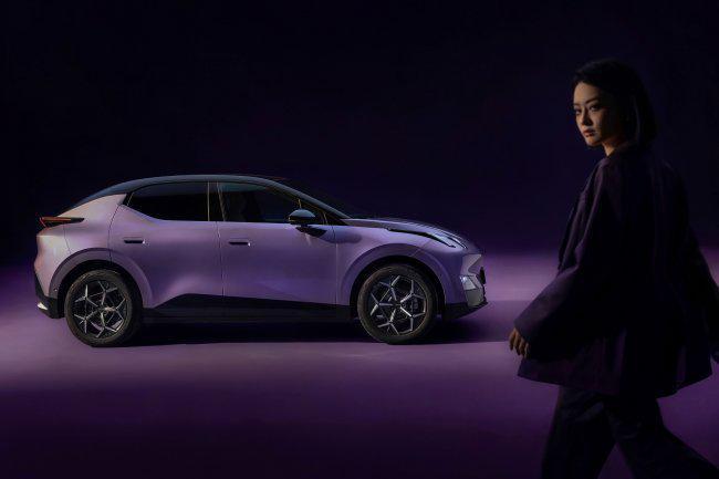 领克Z20上新马德拉紫：致每一位“外柔内刚”的她