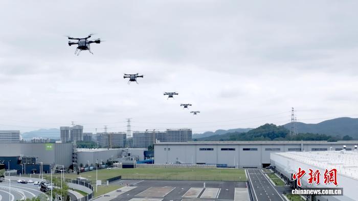 中国研发的飞行汽车在穗批量试产下线