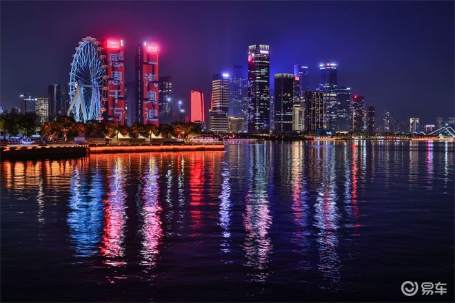 全新奥迪Q5L上市：燃油豪华SUV的智能革新者