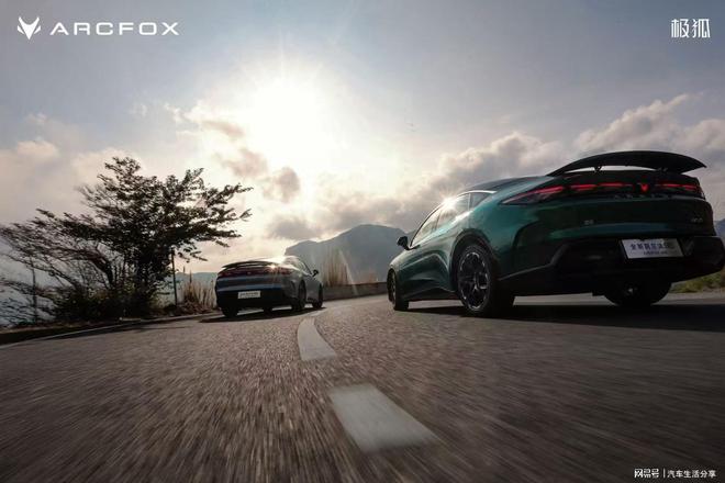 极狐全新阿尔法S5上市，智能驾驶覆盖高速与城区道路