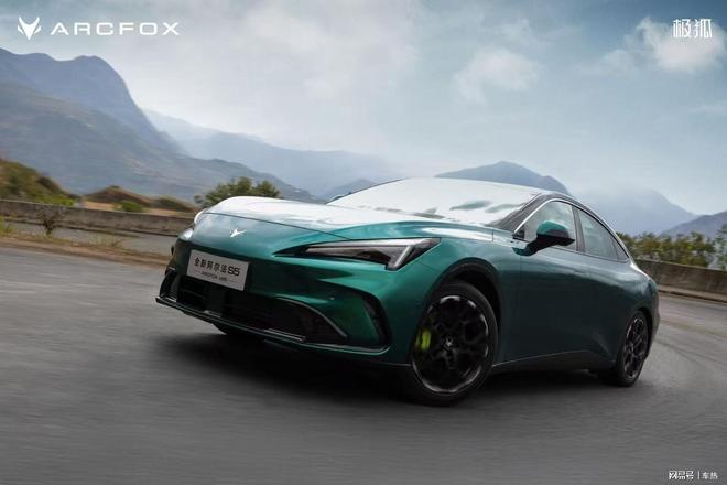 极狐全新阿尔法S5上市，智能驾驶辅助系统便捷实用