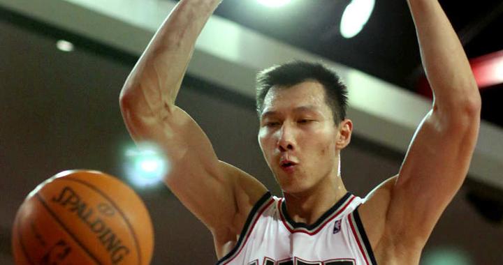 新秀杨瀚森和新秀易建联谁更强？阿联打了66场，对比发现差距真大