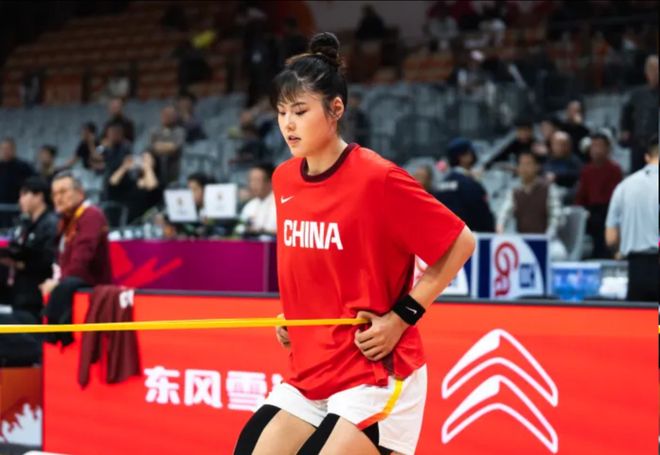 不高兴！女篮最大牌直言打得很别扭，球迷：有没有可能是教练不行