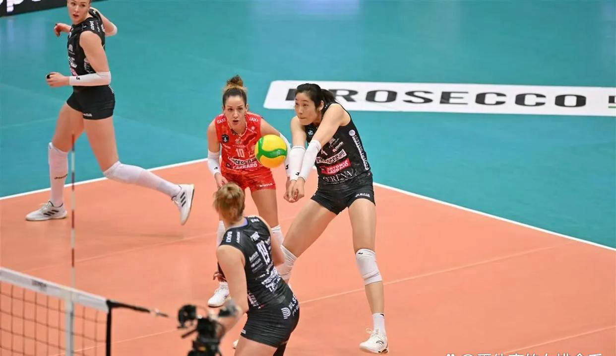 欧冠女排四强战：科内利亚诺虽败犹荣晋级，朱婷砍24分表现耀眼