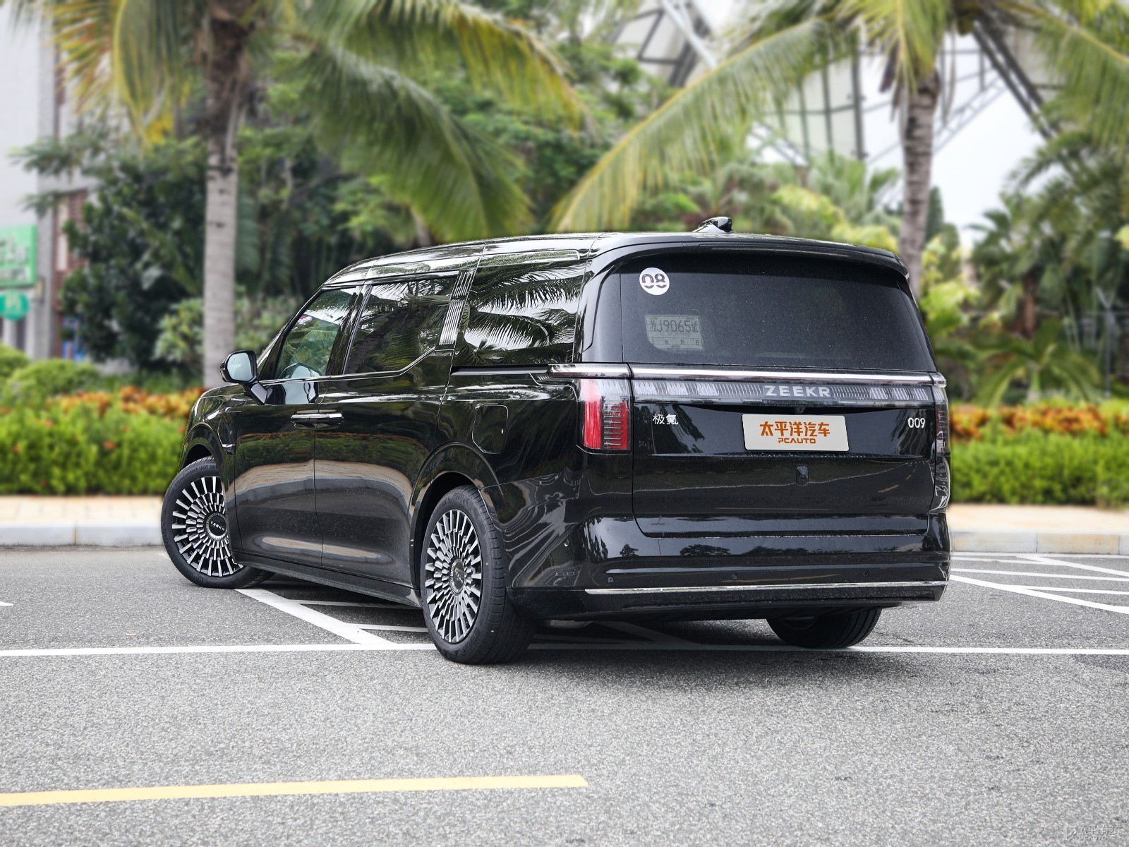 极氪009深度测评:豪华MPV的全能实力解析