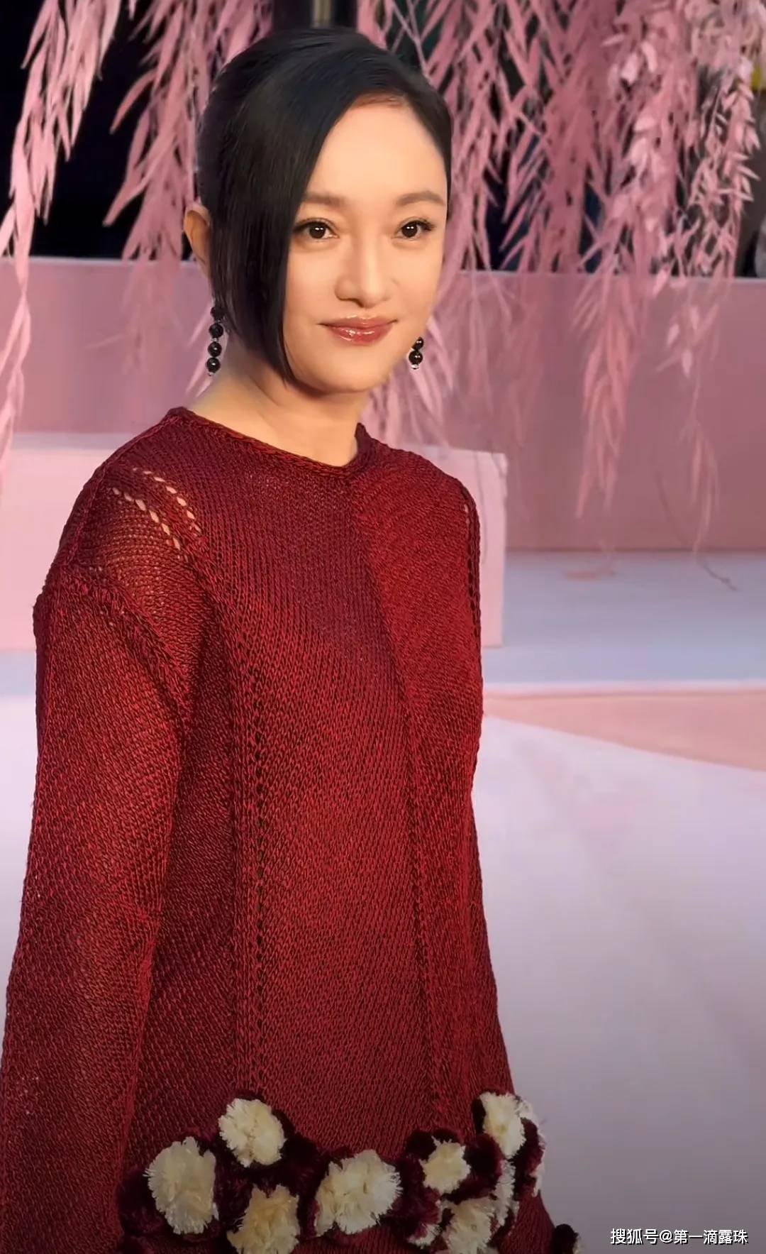香奈儿高定秀！周迅刘雯撑起中国女星排面，表姐走秀恰逢38岁生日