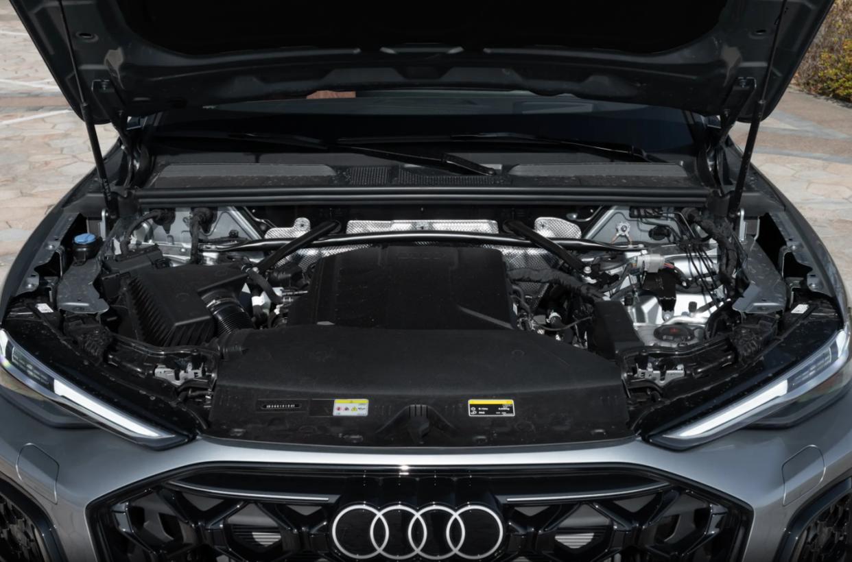 一汽奥迪全新Q5L上市，油电同智，给SUV换个调调