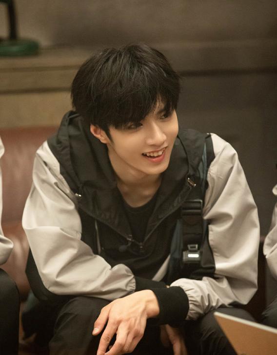 宋亚轩是王牌团宠，刘耀文是密逃团宠，时代峰峻的小孩有啥魔力