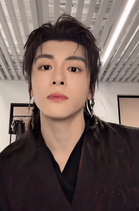 曾舜晞直播谈AI对影视行业的冲击：很正常，因为时代在发展