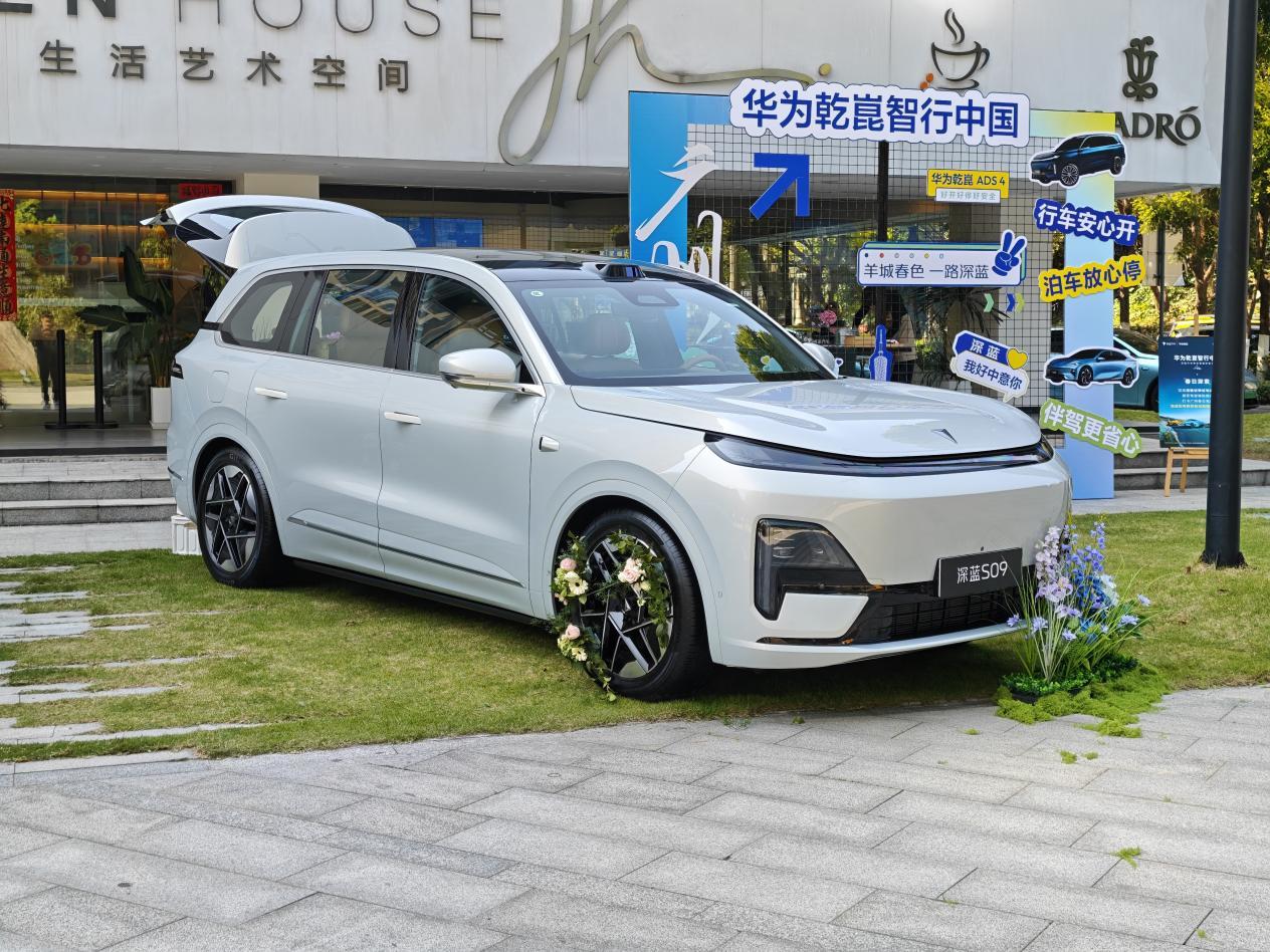 试驾深蓝S09，华为乾崑ADS全系标配，智驾质感第一梯队