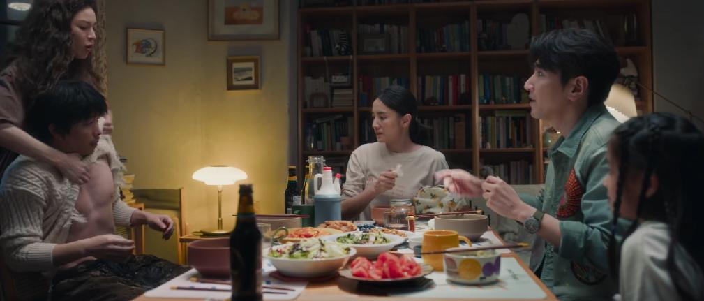 《好东西》:本是冲着宋佳赵又廷去的,却被11岁的“关系户”惊艳