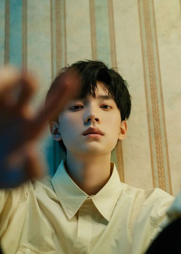 周翊然:颜值顶流之下,演技才是硬通货!