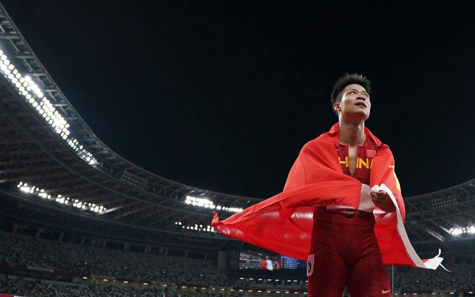 百米之路最想感谢祖国 苏炳添获评2021感动中国年度人物_杨振宁苏炳添等获感动中国年度人物_奥运会_决赛