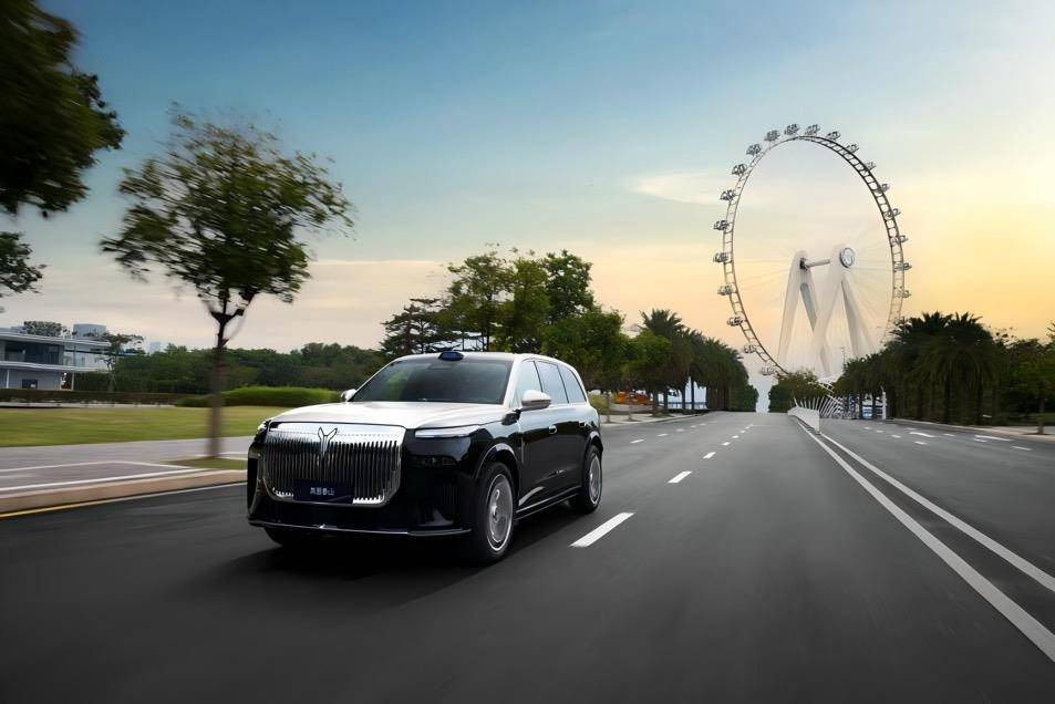 岚图汽车2025年交付量飙升87%:央国企新能源转型的“岚图样本”
