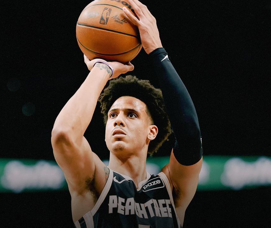 鹰王33+10+7沃克4记三分,马克西半场6分,老鹰横扫76人豪取6连胜_新闻