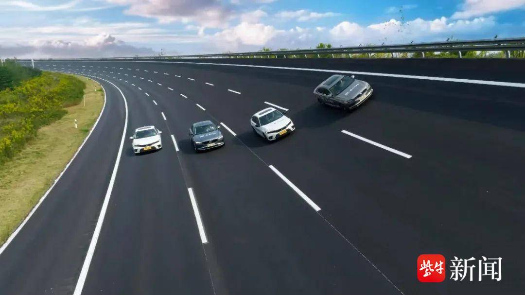 24小时狂飙4264公里！小米SU7在盐城试验场刷新耐力挑战新成绩