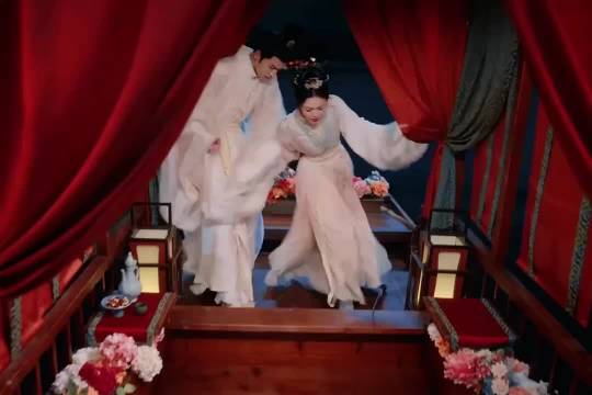 度华年张凌赫醋意大发强吻赵今麦