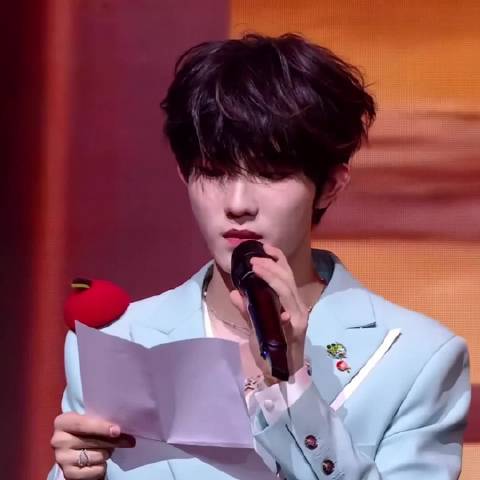 “我会一直努力、也会一直做大家的苏新皓”小苏颤抖的声音里有藏不住的真心