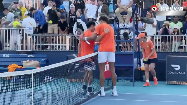 吴易昺迈阿密赛首轮不敌迪亚洛，郑钦文比赛因雨推迟