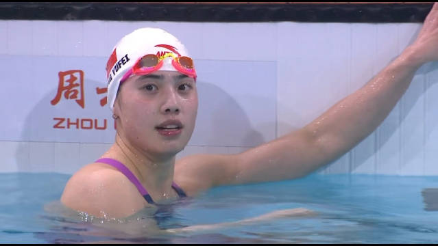 女子100米蝶泳决赛 张雨霏以57″12获得铜牌 祝贺霏姐挺不错的成绩呢