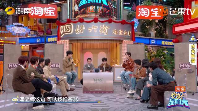 潘粤明拿起画笔的瞬间气场全开，原来潘老师还是隐藏的绘画大神