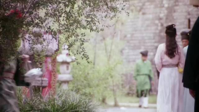 毛舜筠凭《黄金花》三夺影后，曾出演《水浒笑传》