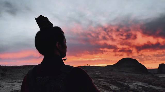 发布《镖人》小裴将军vlog，风沙，马匹，给这段经历增添了不一样的颜色