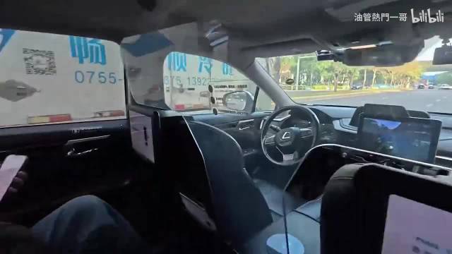 韩国博主体验深圳无人驾驶出租车，惊叹中国技术媲美美国