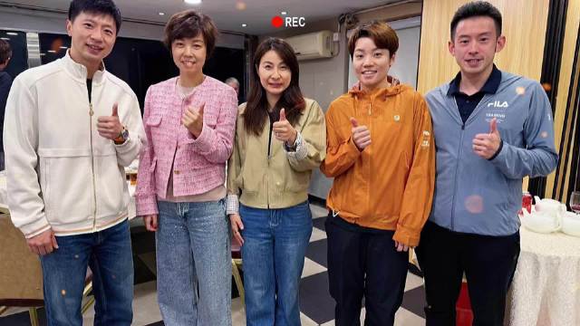 杜凯琹晒与郭晶晶张怡宁马龙合照，激动致敬大魔王