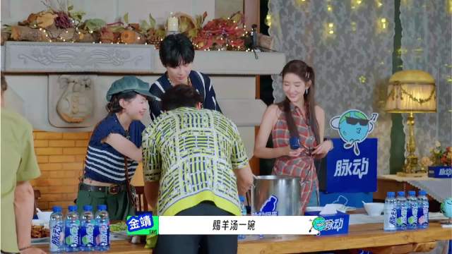 王玉雯刚跟杨玏分手，见到刘宇宁就犯花痴，满眼都是喜欢丨超新鲜